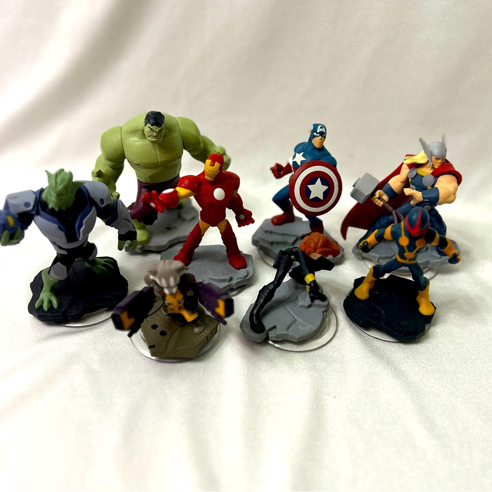 Disney Marvel Superhero Figurine Set - Red, Green, Blue